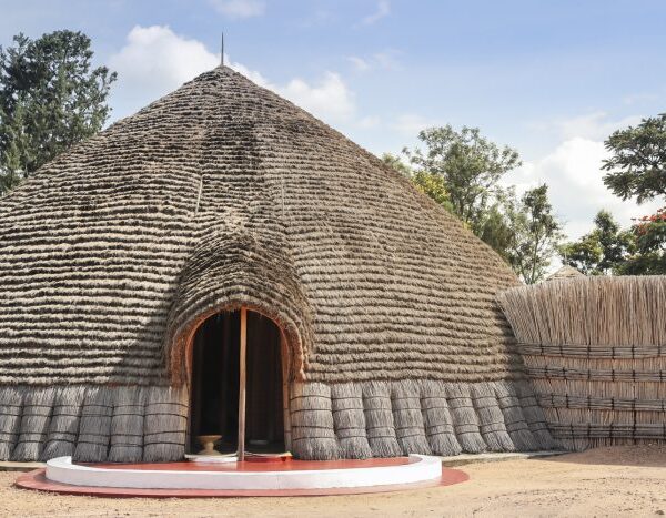 Visit-Rwanda-Kings-Palace-Nyanza-Front-1-700x467 (2)